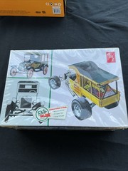 NIB AMT 1925 T Fruit Wagon 1:25 Scale Two In One Model Kit 869/12