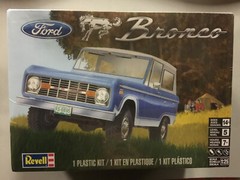Revell Ford Bronco 1/25 Scale Plastic Model Car Kit 85-4320