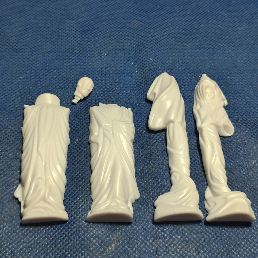 🌟 Vampire & Ghost Figures Undertaker Dragster 1:25 1000s Model Car Parts 4 Sale