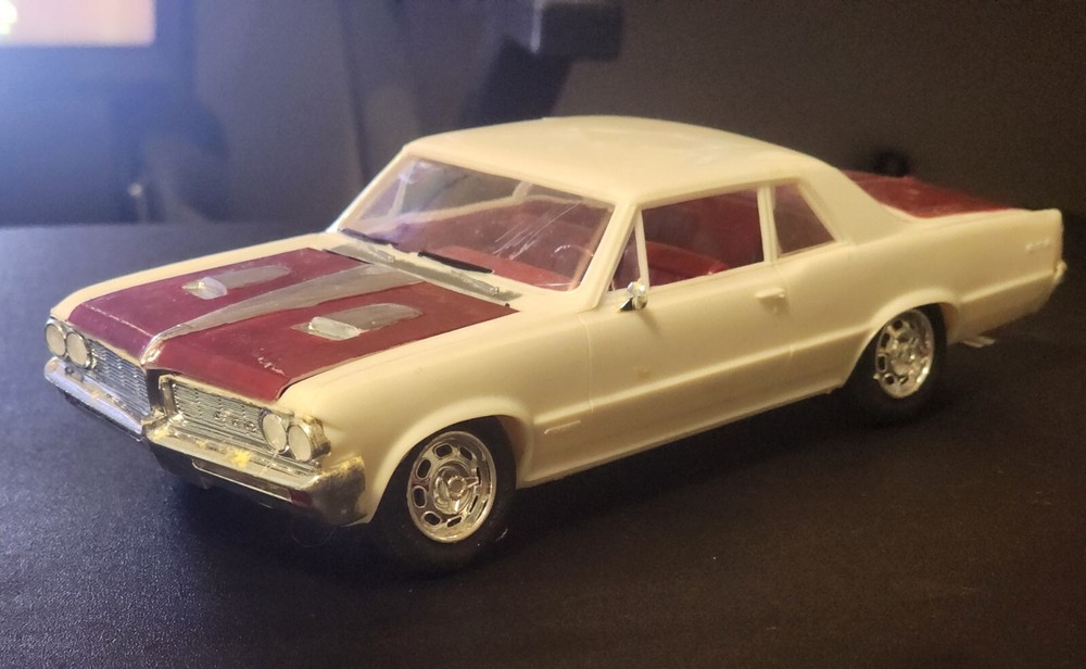vintage monogram model car assembled