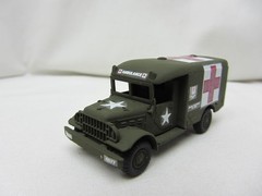 ROCO MINITANKS DBGM #223 US Army MASH 4077th M43 Dodge 3/4 ton Ambulance 1/87
