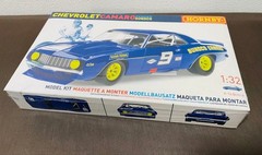 Mercedes Benz SLK230 CHEVROLET CAMARO 1/32 Collectables 17+