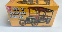 AMT 1/25 Scale Unbuilt Kit AMT1237/12 – 1923 Ford Model T Depot Hack Sealed