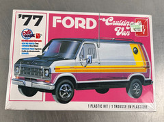 AMT 1977 Ford Cruising Van Model Kit #1108 Plastic 1/25 Truck Retro Deluxe