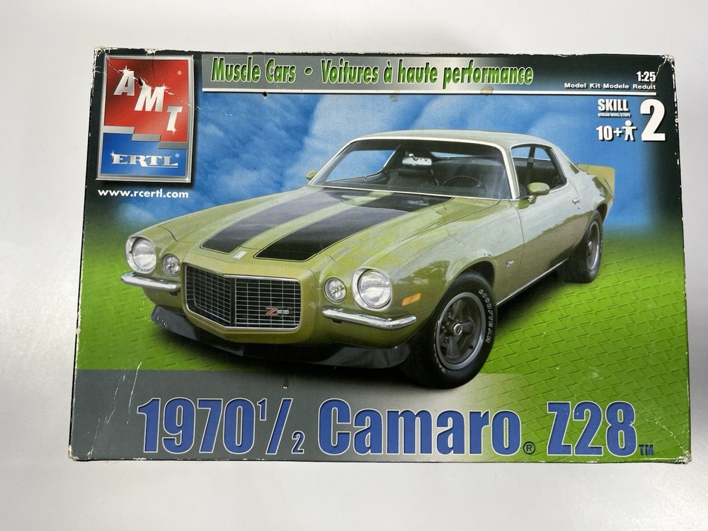 ’70 1/2 CAMARO Z28 2002 AMT/ERTL Model Kit #30086 Open Unbuilt Complete