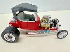 Testors Ford Model T Bucket Metal Body 1:24 Model Ultra Detail Pro Built Kit