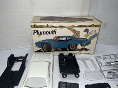 Jo-han 1969 Plymouth Roadrunner Model Car Kit Unbuilt