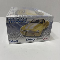 Revell Trucks Chevy SSR Kit # 85-7206 Factory Sealed Box Wear 1:25