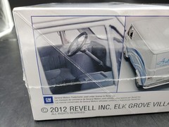 🚦😎REVELL TRUCKS ’77 CHEVY VAN MODEL KIT New Sealed 1977 1:24 85-7221😎🚦READ
