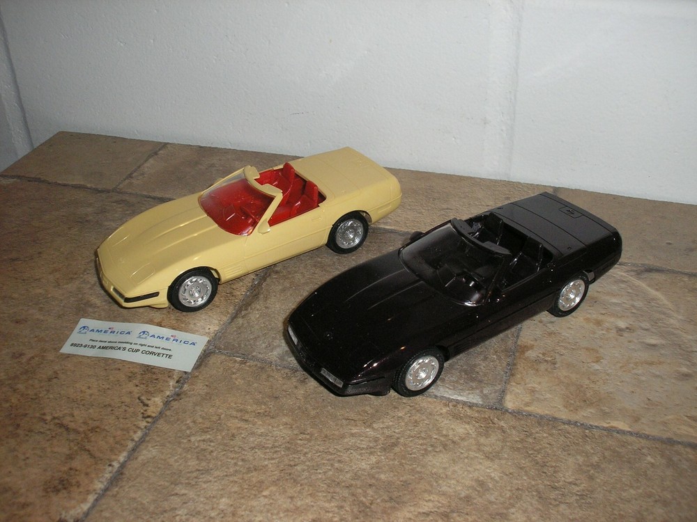 Lot of 2 Ertl 1992 Chevy Corvette Promo Black Rose & Arctic White / Red America