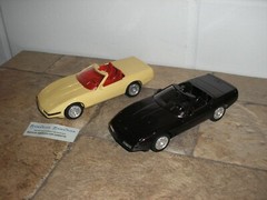 Lot of 2 Ertl 1992 Chevy Corvette Promo Black Rose & Arctic White / Red America