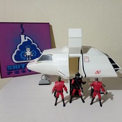 V Visitors X3 figures 3.75 inch and Skyfighter 1/18 scale model with open gates