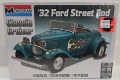 Monogram Classic Cruiser ’32 Ford Street Rod 1:24 Scale Model Kit #85-0882 NIB