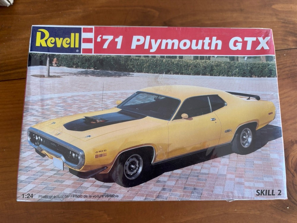 Revell ‘71 Plymouth GTX Model Kit 1:24 Scale Skill 2 Factory Sealed (1995)