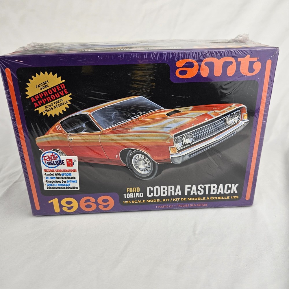 AMT 1969 Ford Torino Cobra Fastback 1/25 Scale Plastic Model Kit
