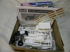 1/25 1932 FORD DAN FINK’S “SPEEDWAGON” MONOGRAM WHITE MODEL KIT-MIB