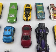 Hot Wheels Diecast Toy Car Lot – 20 Vehicles Including Lightning McQueen