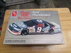 AMT #9 Coors Light Ford Thunderbird Bill Elliott Kit # 6740 New 1:25 Bn22