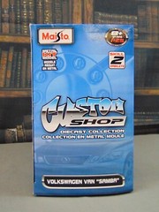 Maisto Custom Shop Diecast VOLKSWAGEN VAN “SAMBA” SEALED Model Kit 1:25 Skill 2