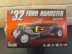 Revell, ’32 Ford Roadster w/newly tooled parts, 1/25 scale !!Factory Sealed!!