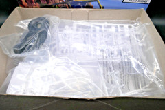 1:25 Revell Jeep Wrangler Rubicon Model Kit 85-4501 – Unbuilt in Open Box