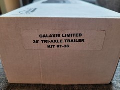 Galaxie Limited 36-Foot Tri-Axle Tag-Along Trailer 1:24-1:25 Model Kit NEW