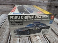 Lindberg Ford Crown Victoria State Trooper NC Police Car Model Kit Sealed
