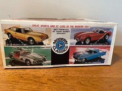 AMT Modern Classic Cobra Roadster 1:25 Scale Skill Level-2 Open Box but Complete