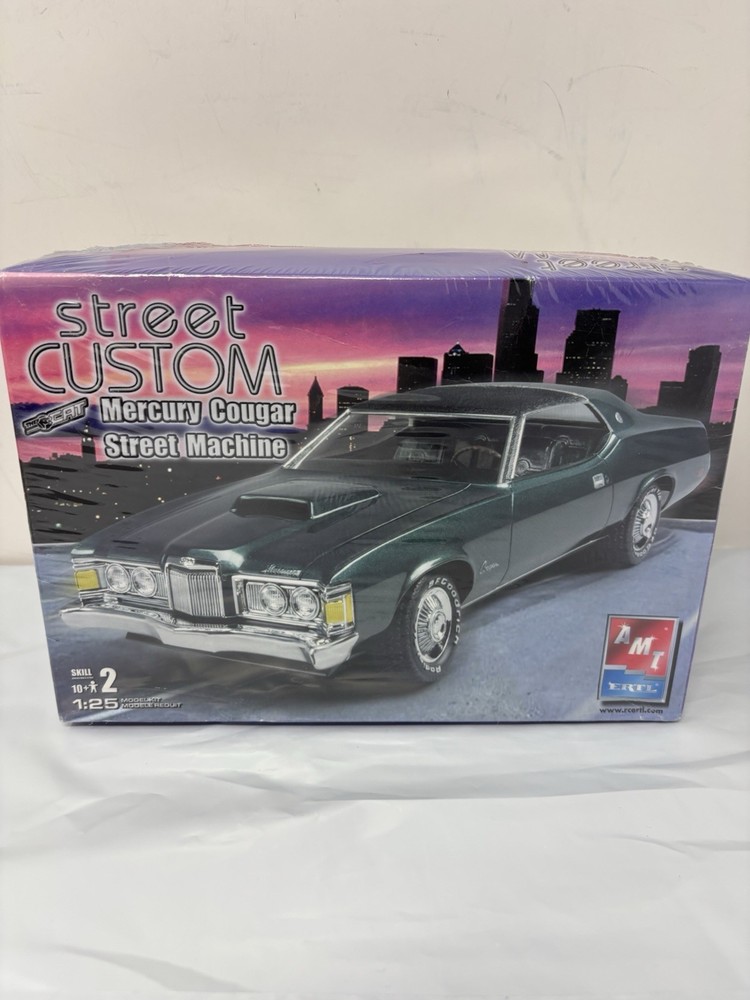 AMT ERTL Mercury Cougar Street Machine 1:25 Model Car Kit 38206-1HD