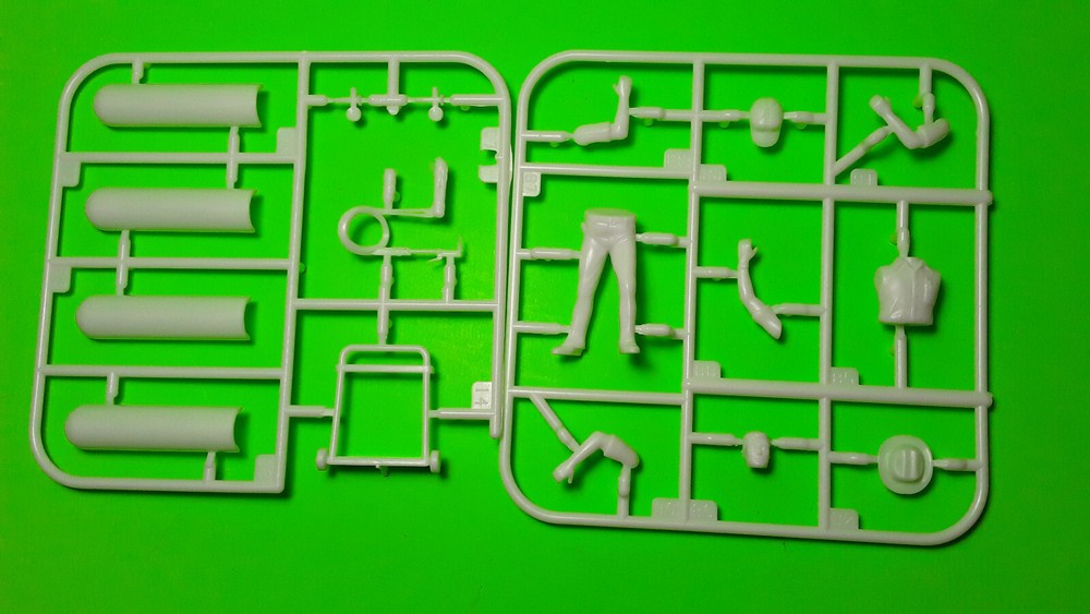 Weekend Wrenchin #1 PARTS ONLY Torches Working Man Figure 1/25 Diorama Junkyard