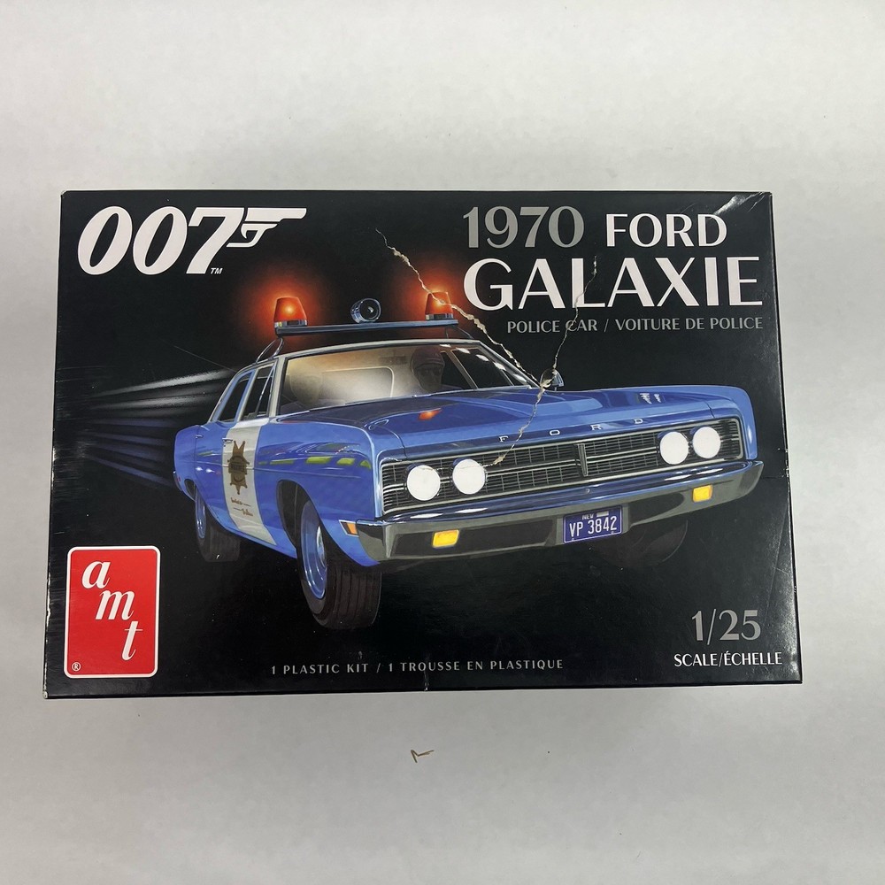 AMT 1:25 1970 Ford Galaxie Police Car 007 Plastic Model Kit open AMT1172M/12
