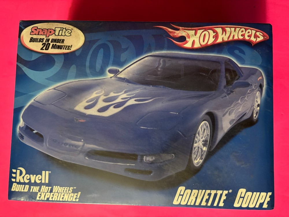 HOT WHEELS 2007 CHEVY CORVETTE COUPE MODEL KIT REVELL SNAPTITE 1/25 SCALE NEW!!!