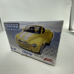 Revell Trucks 1:25 Chevrolet SSR Model Kit 85-7206 Factory Sealed NEW 2006