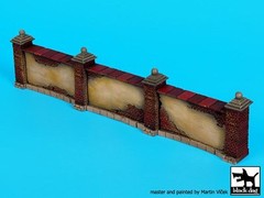 Black Dog 1/35 Brick Wall Section w/4 Brick Piers (total 24cm 9.45″ long) D35075