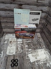 Monogram ’58 Ford Thunderbird Convertible 2 N 1 Plastic Model Car Kit
