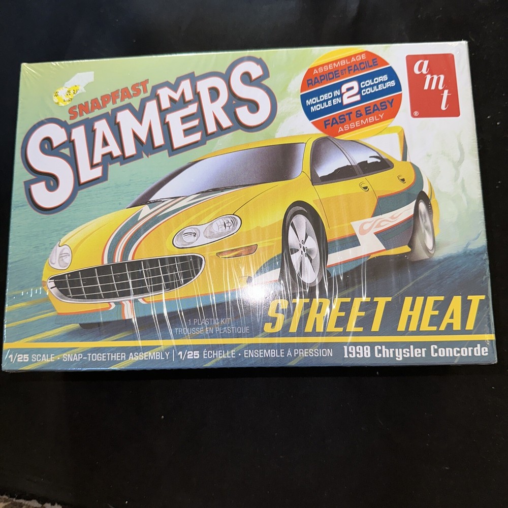 AMT 1/25 1998 Chrysler Concorde Slammers Street Heat Model Kit AMT1227-NEW