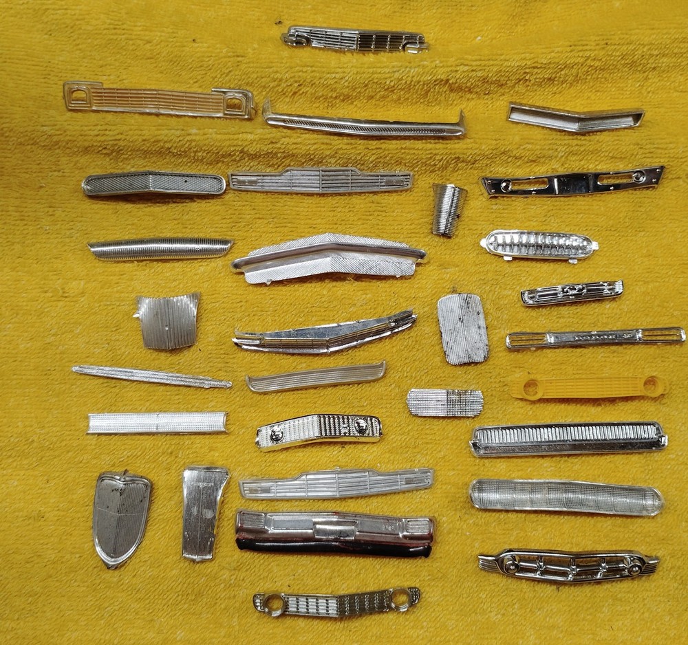 1/25 Vintage Junkyard Grille and Taillight Parts Lot