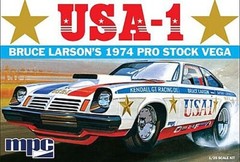 MPC Bruce Larson USA-1 Pro Stock Vega – Plastic Model Car Kit – 1/25 Scale