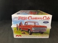 Moebius 1968 Ford F-250 Custom Cab Pickup 1:25 Scale Plastic Model Kit 2564