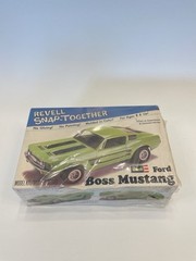 Revell Snap Together Ford Boss Mustang H-1132 **FACTORY SEALED** Box Damage