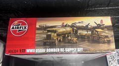 Airfix A06304 1:72 Scale WWII USAAF Bomber Re-Supply Set Model Kit (New In Box)