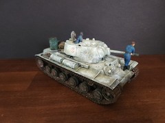1/35 Built Soviet Russian KV-1 Tank Winter WWII with 2 Crew Figures