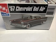 AMT 31543 1957 Chevy Hard Top model kit