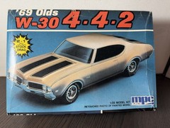 MPC ’69 OLDS W-30 4-4-2 1:25 Scale Kit #6228 Customizing 2 In 1 Parts Sealed