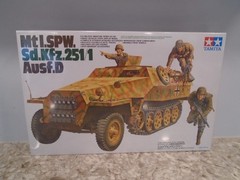 Tamiya 35195 1/35 SCALE Sd.Kfz.251/1 Ausf. D Half-Track KIT NEW IN DAMAGED BOX