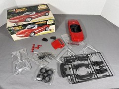 REVELL 1/25 Scale Model Kit Ford NEW THUNDERBIRD 2002-2005 dated 1999 T-bird