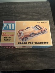 New 1968 Vintage PYRO 1930 Packard Boat-Tail Roadster 1:32 Plastic Model Kit