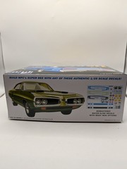 MPC985 1970 Dodge Coronet Super Bee 1/25 model kit New Open Box