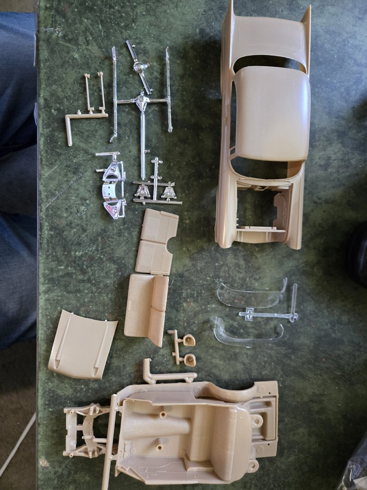 AMT 1957 CHEVY BELAIR 1/25 Model Body & Suspension Parts 6563 STK E57A