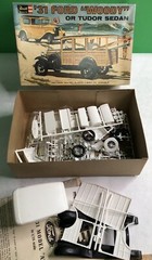 REVELL Model Kit 31 FORD WOODY Or TUDOR SEDAN 1/24 H-1275-200 Beach Boys Vibe